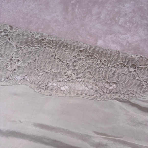 Elegant Cream Lace pants - Picture 2 of 5